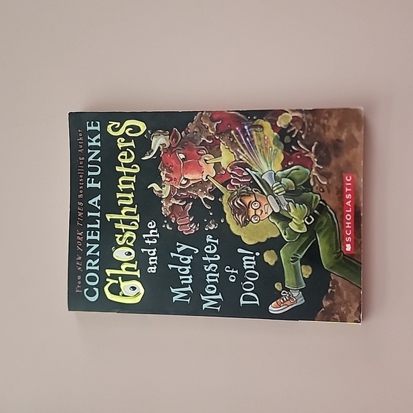 Lot of 2 Scary Books for Kids - Picture 5 of 6